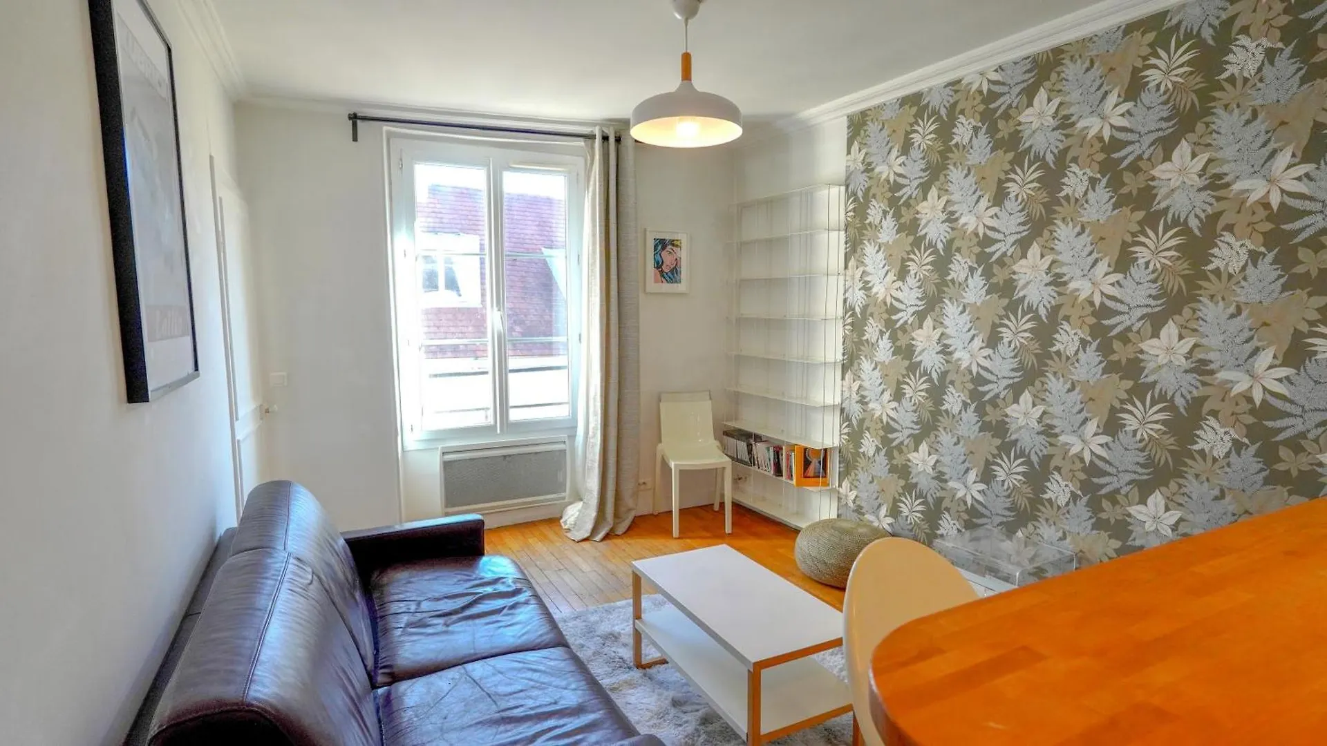 New Sunny Flat Near Montorgeuil location